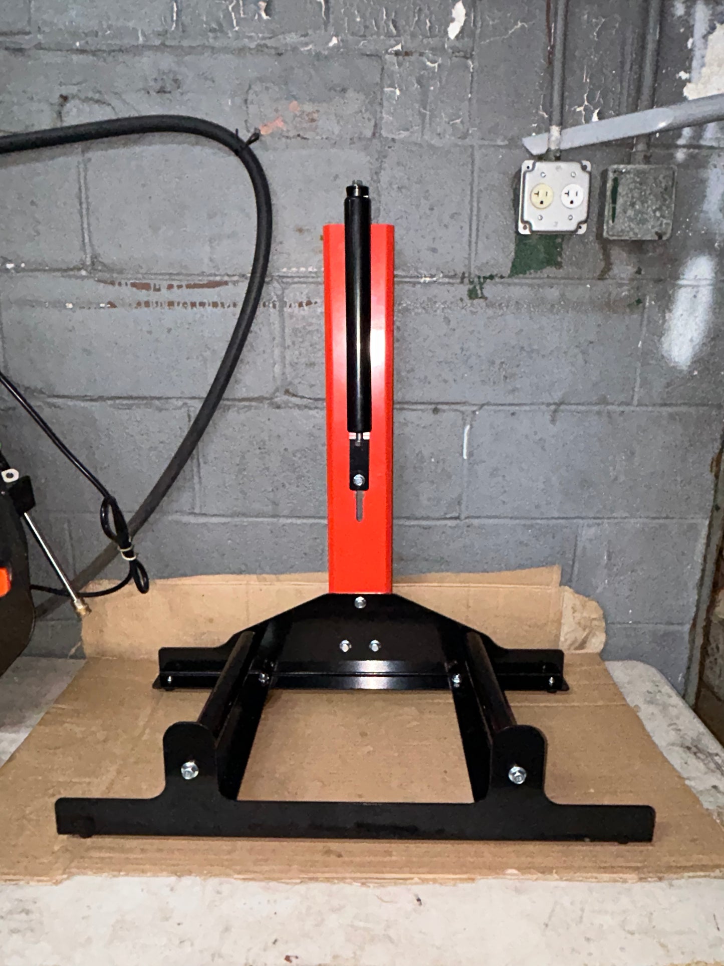 Wheel cleaning stand with rollers